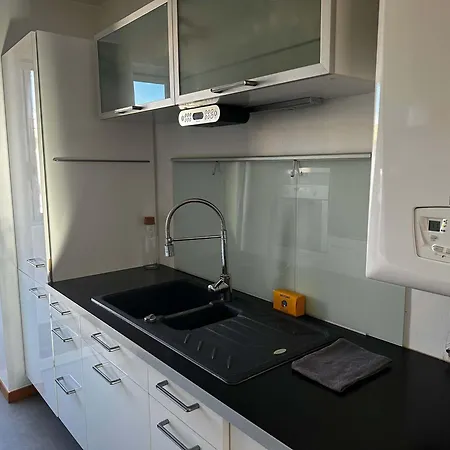 Appartement T3 A 500 M De La Et Des Commerces *